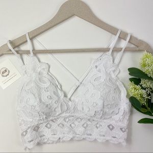 🆕Crochet Scallop Lace Bralette (White) “Juliana”